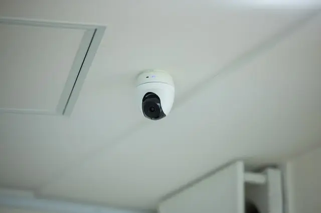 事務所内の設置場所と防犯カメラの活用シーン